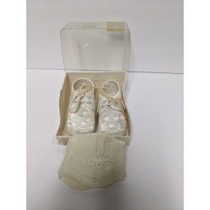 Vintage Lullaby White Baby Shoes Size 1 Lace Up with Socks. In orginial box